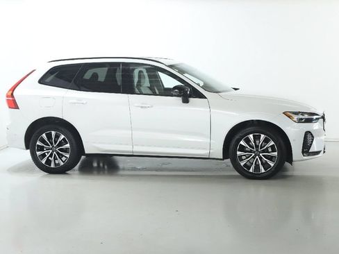 Used 2024 Volvo XC60 B5 Plus AWD/4WD image 11