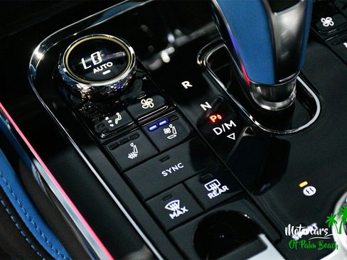 Used 2025 Bentley Flying Spur Plug-In Hybrid image 42