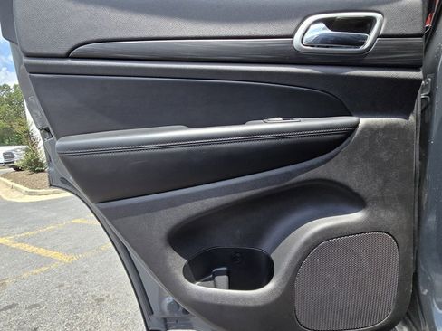 Used 2020 Jeep Grand Cherokee Altitude image 16