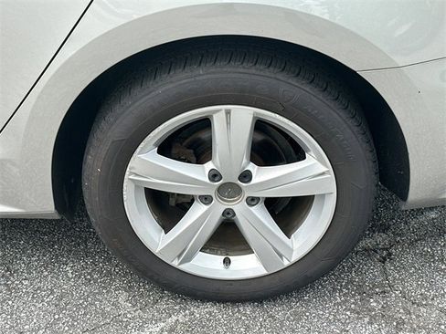 Used 2013 Volkswagen Passat TDI SE image 18