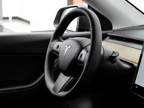 Used 2022 Tesla Model Y Long Range AWD/4WD image 14