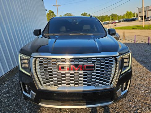 Used 2022 GMC Yukon XL Denali w/ Denali Premium Package image 2