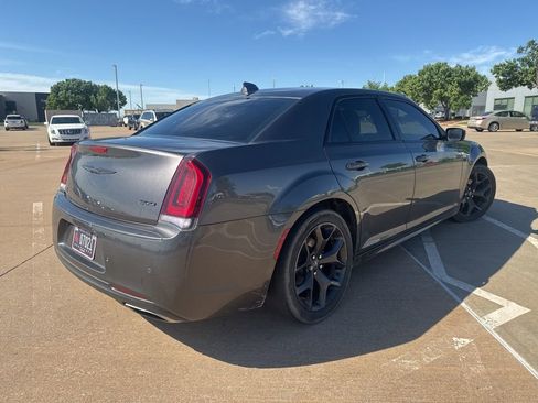 Used 2021 Chrysler 300 Touring L image 2