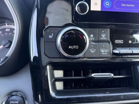 Used 2023 Toyota Highlander XLE AWD/4WD image 36