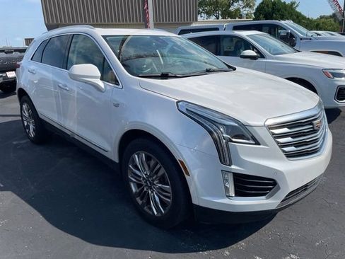 Used 2017 Cadillac XT5 Premium Luxury FWD image 2