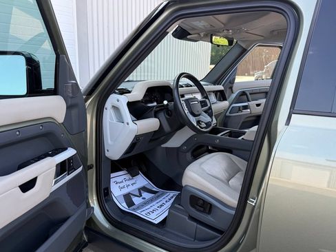 Used 2020 Land Rover Defender 110 SE AWD/4WD image 2
