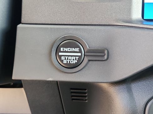 New 2025 Ford Bronco Base image 15