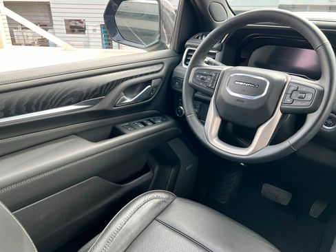 Used 2024 GMC Yukon XL Denali image 11