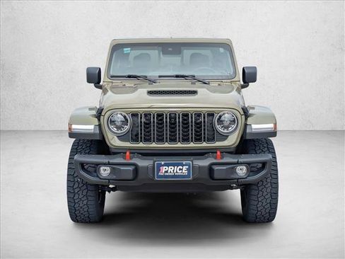 Used 2025 Jeep Gladiator Mojave image 2