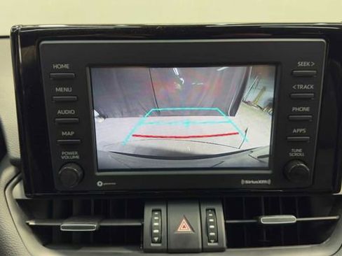 Used 2021 Toyota RAV4 XLE Premium image 32
