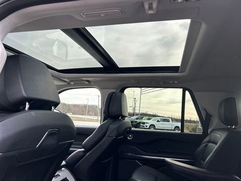 Used 2025 Lincoln Navigator Reserve image 47