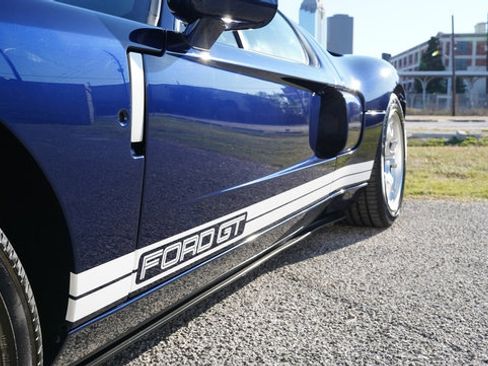 Used 2005 Ford GT image 17
