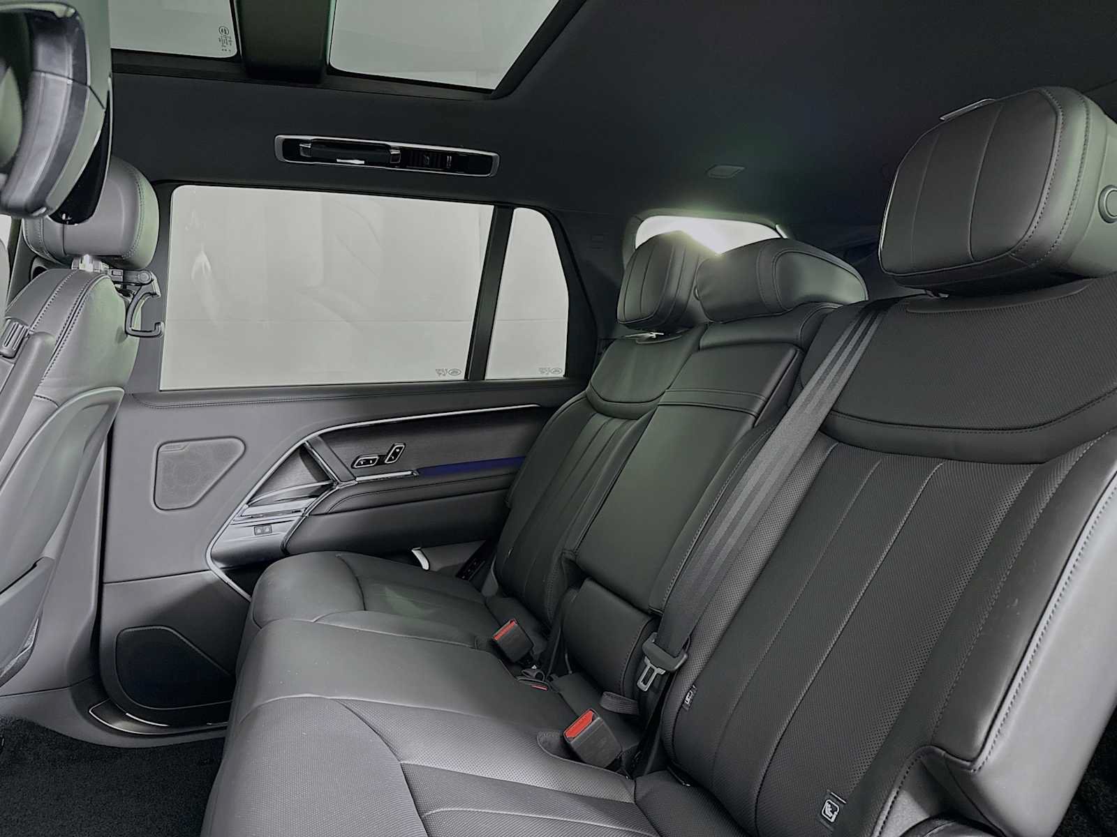New 2026 Land Rover Range Rover Long Wheelbase SE AWD/4WD image 21