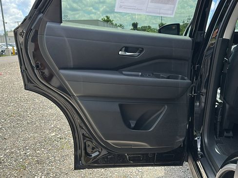 Used 2022 Nissan Pathfinder S image 23
