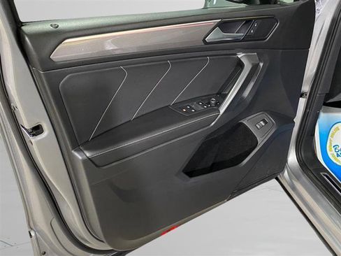 Used 2022 Volkswagen Tiguan SE R-Line image 15