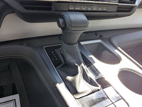 Used 2025 Toyota Sienna LE image 19