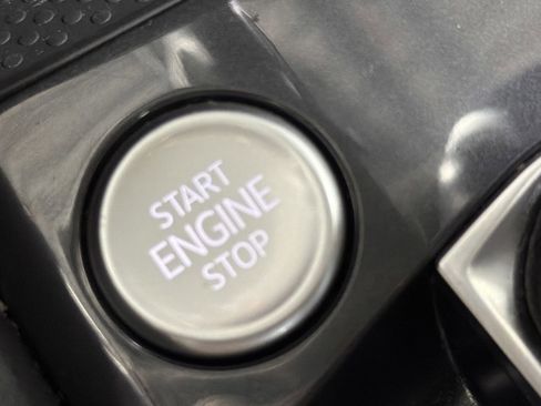 Used 2024 Volkswagen Tiguan SE image 28