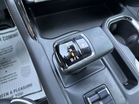 Used 2024 GMC Sierra 1500 AT4X image 16