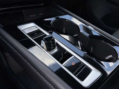 Certified 2025 Volkswagen Atlas SE FWD image 9