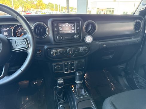 Used 2019 Jeep Wrangler Unlimited Sport S AWD/4WD image 32