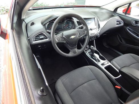 Used 2017 Chevrolet Cruze LT w/ Convenience Package image 16