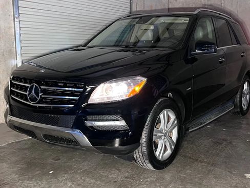 Used 2012 Mercedes-Benz ML 350 ML 350 4MATIC Sport Utility 4D image 5