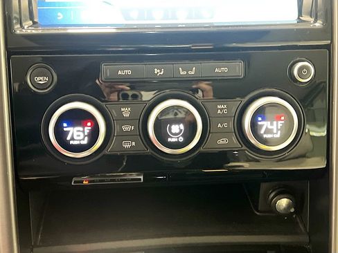 Used 2017 Land Rover Discovery First Edition image 12