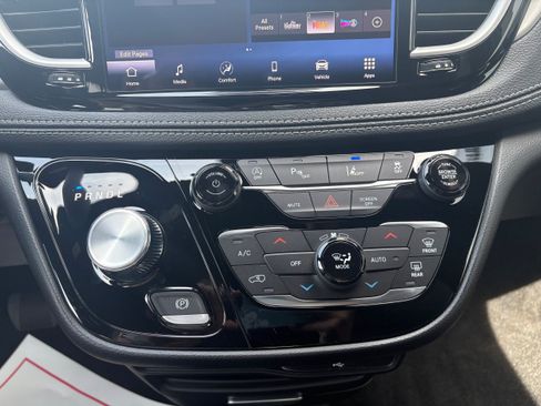 New 2027 Chrysler Pacifica Select FWD image 25