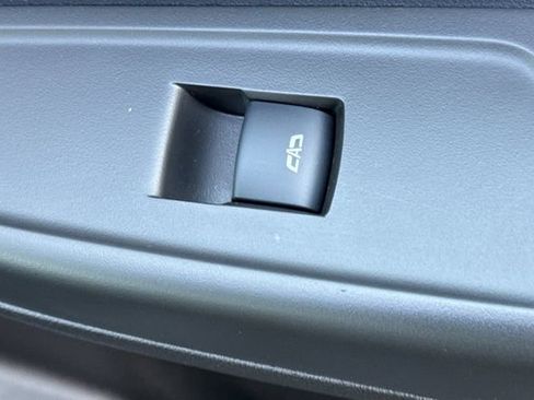 Used 2023 Chevrolet Bolt EUV Premier image 22