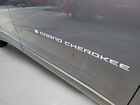 Certified 2024 Jeep Grand Cherokee L Limited RWD image 30