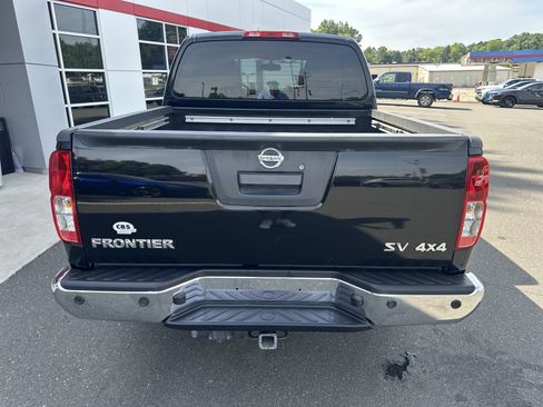 Used 2017 Nissan Frontier SV w/ SV Value Truck Package AWD/4WD image 8