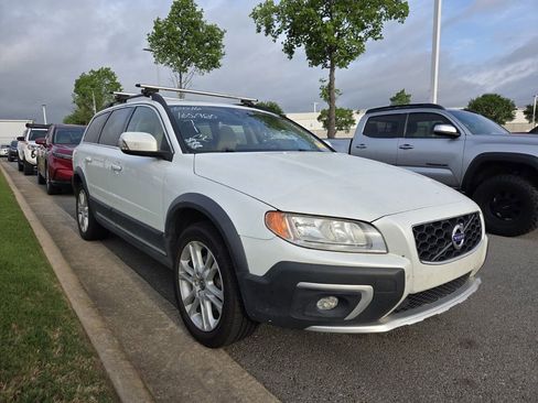 Used 2016 Volvo XC70 T5 Premier w/ Proximity Package FWD image 3