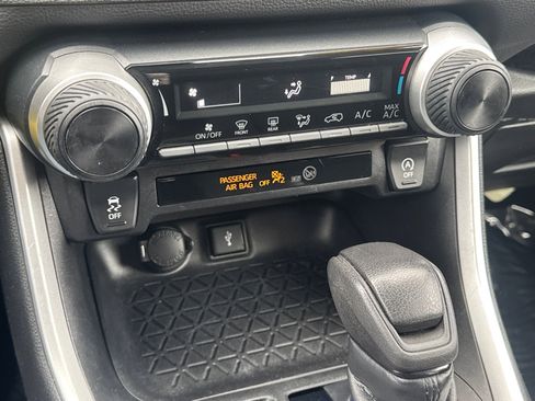 Used 2021 Toyota RAV4 LE image 13