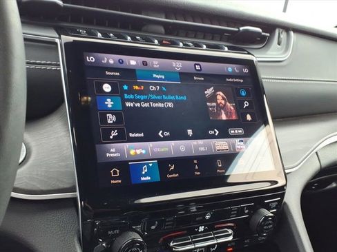 Used 2023 Jeep Grand Cherokee L Limited image 11