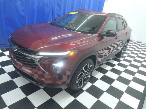 Used 2025 Chevrolet Trax RS FWD image 3