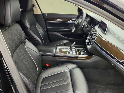 Used 2022 BMW 740i xDrive w/ Premium Package AWD/4WD image 25