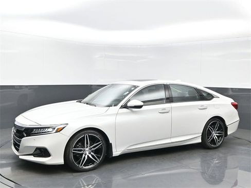 Certified 2022 Honda Accord Touring image 2