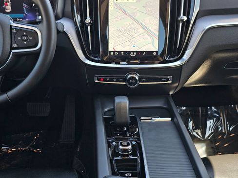 Used 2025 Volvo S60 B5 Core image 27