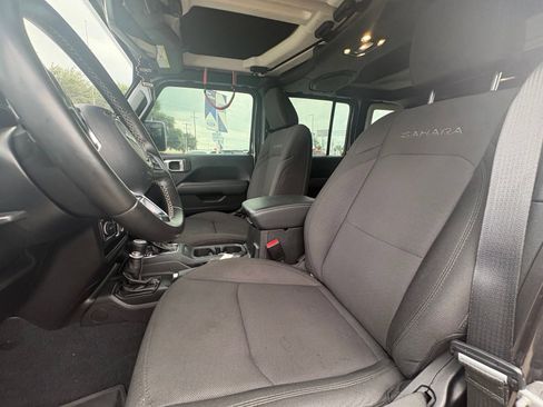 Used 2022 Jeep Wrangler Unlimited Sahara AWD/4WD image 14