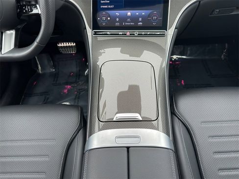 Used 2024 Mercedes-Benz GLC 300 4MATIC image 11