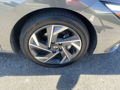 Used 2025 Hyundai Elantra Limited image 33