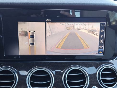 Used 2019 Mercedes-Benz E 300 E 300 image 17