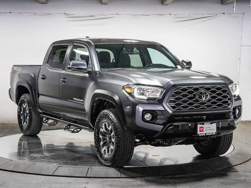 Certified 2020 Toyota Tacoma TRD Off-Road w/ Technology Package AWD/4WD image 5