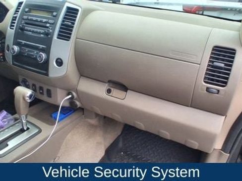 Used 2012 Nissan Frontier SV w/ SV Premium Utility Pkg AWD/4WD image 17