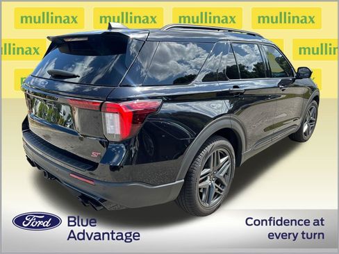 Used 2025 Ford Explorer ST image 2