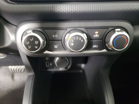 New 2025 Nissan Kicks Play S image 23