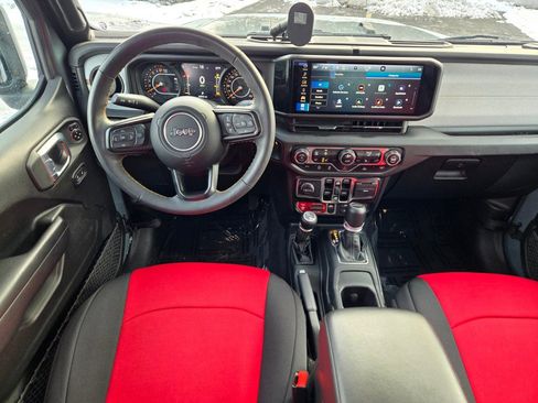 Used 2024 Jeep Gladiator Willys image 16
