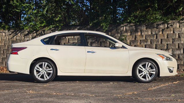 Used 2014 Nissan Altima 3.5 SL w/ Technology Package FWD image 3