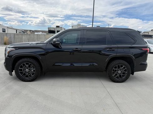 Used 2024 Toyota Sequoia Platinum AWD/4WD image 6