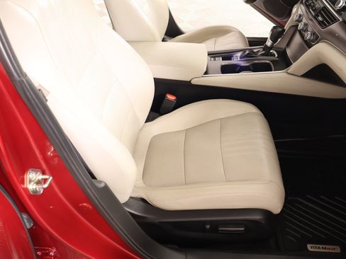 Used 2018 Honda Accord Touring image 14